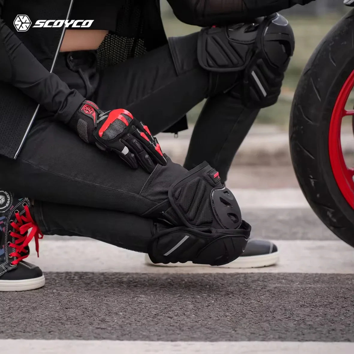 SCOYCO Motorcycle Knee Pads Motorbike Riding Guards Protection Equipment Gear Motocross MTB Bike Joelheira Kneepad Safety Guards